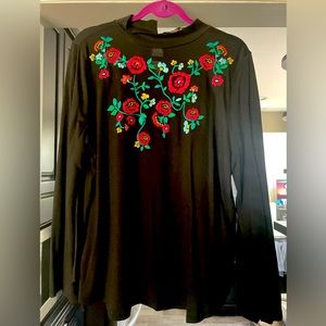 LOFT GORGEOUS boho top embroidered flowers &bell sleeves ❤️🥰